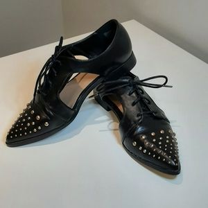 Shoe Dazzle Tara Black Pointed Toe Oxfords